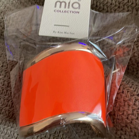 Mia Collection Women’s Jewelry Orange Bracelet bang-let-NWT - Picture 2 of 6